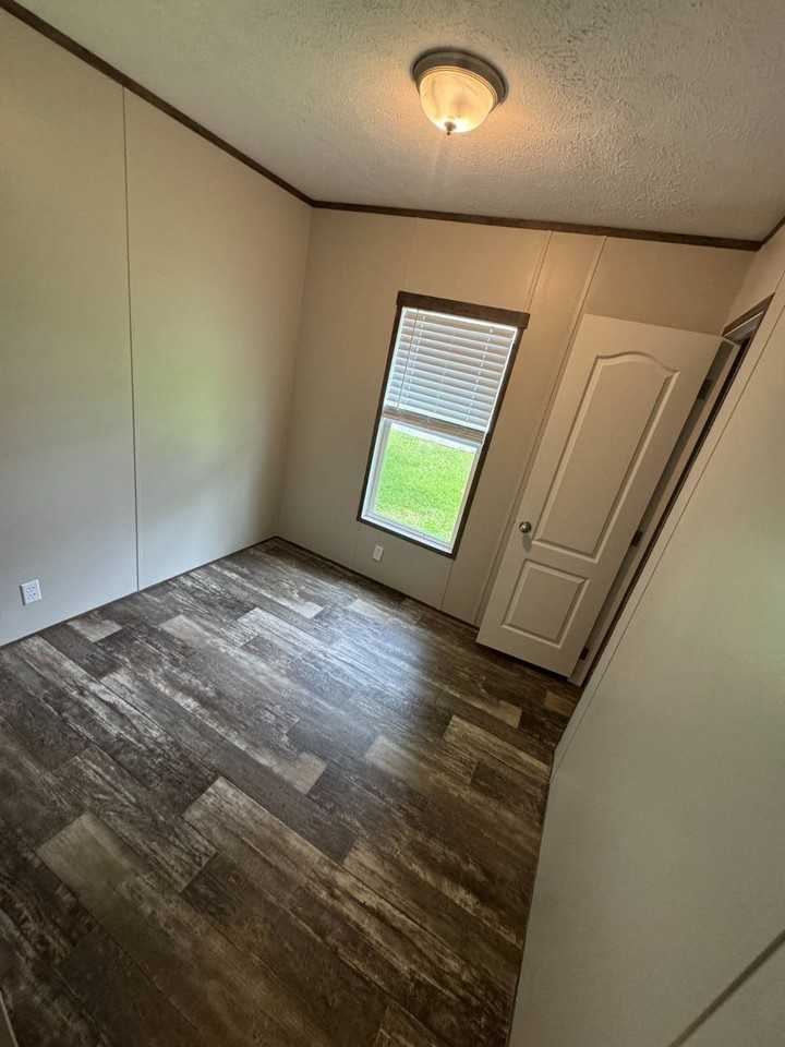 269 Manchester Ave - Photo 7 of 13