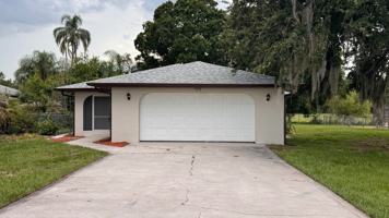 featured image of 3252 Golfview Rd