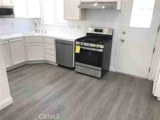 6511 W 87th Pl - Photo 5 of 8