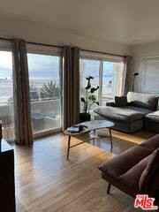 3005 Ocean Front Walk #A - Photo 3 of 8