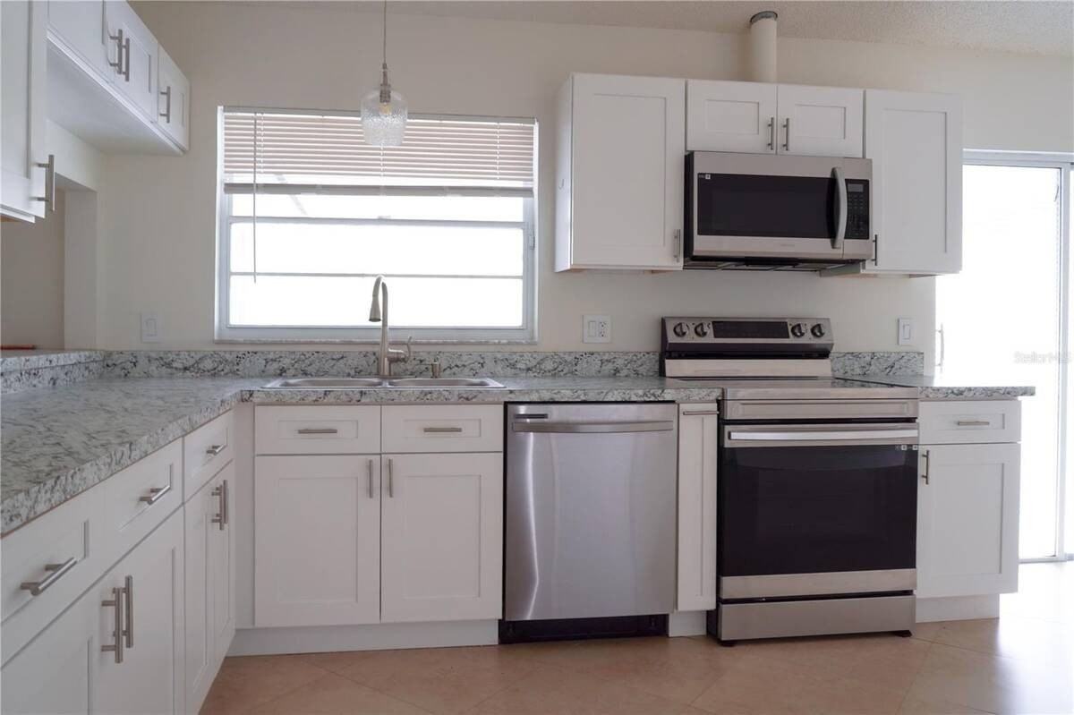 970 Amy Ridge Ct - Photo 2 of 14