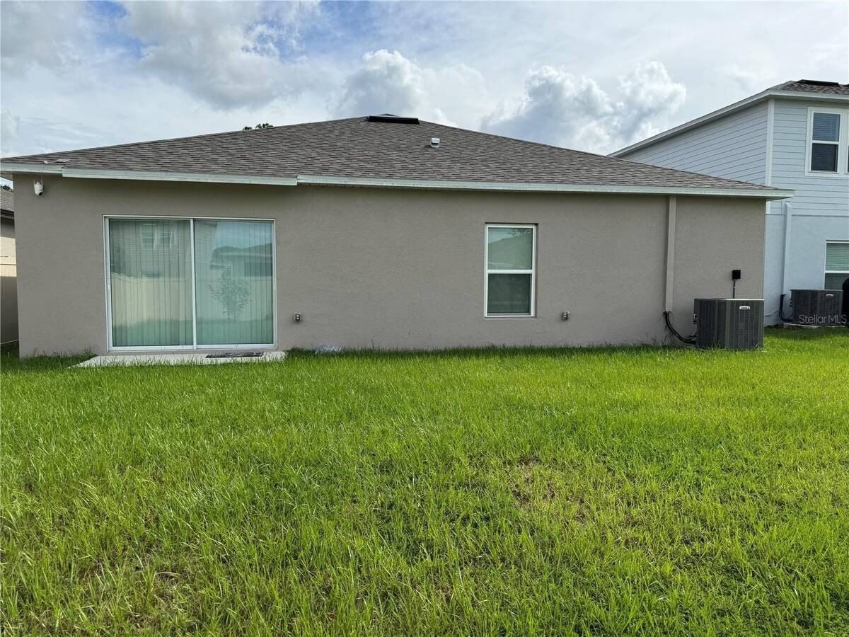 1951 Rosewood Cir - Photo 2 of 8