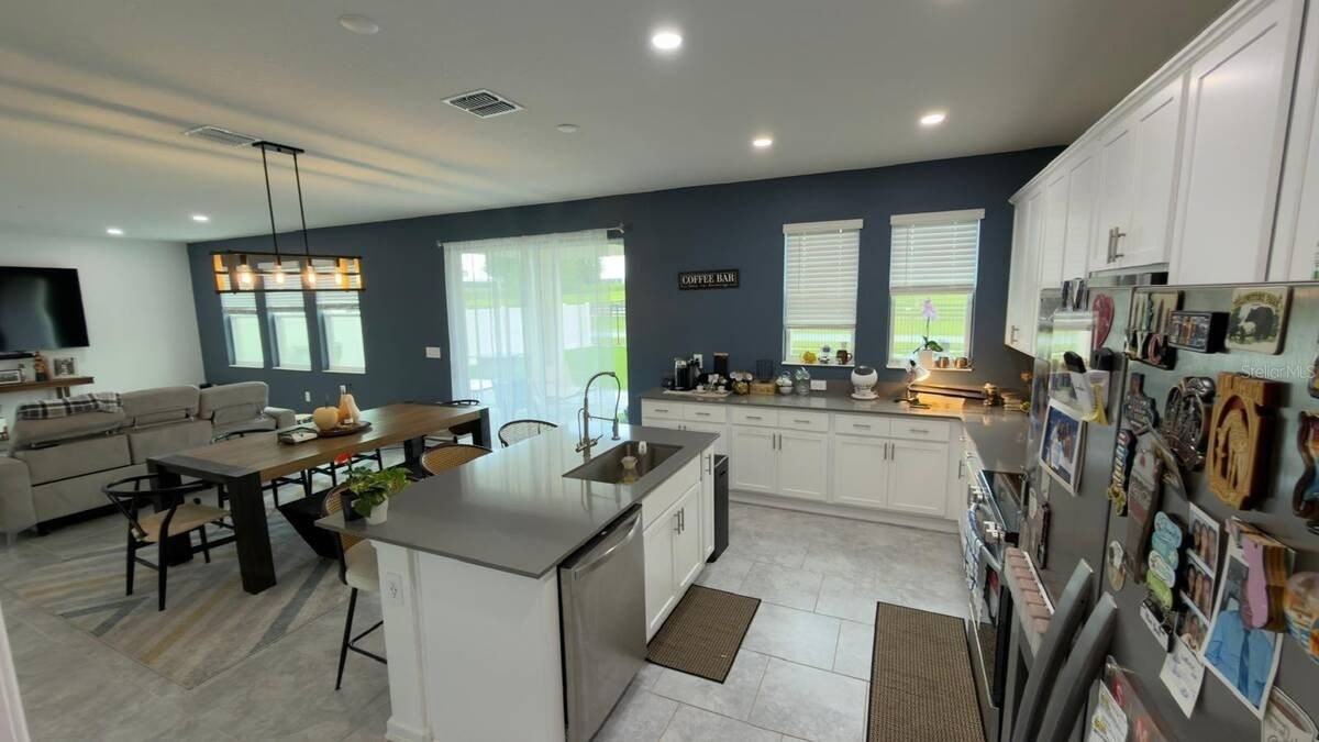 4205 Jespersen St - Photo 5 of 13