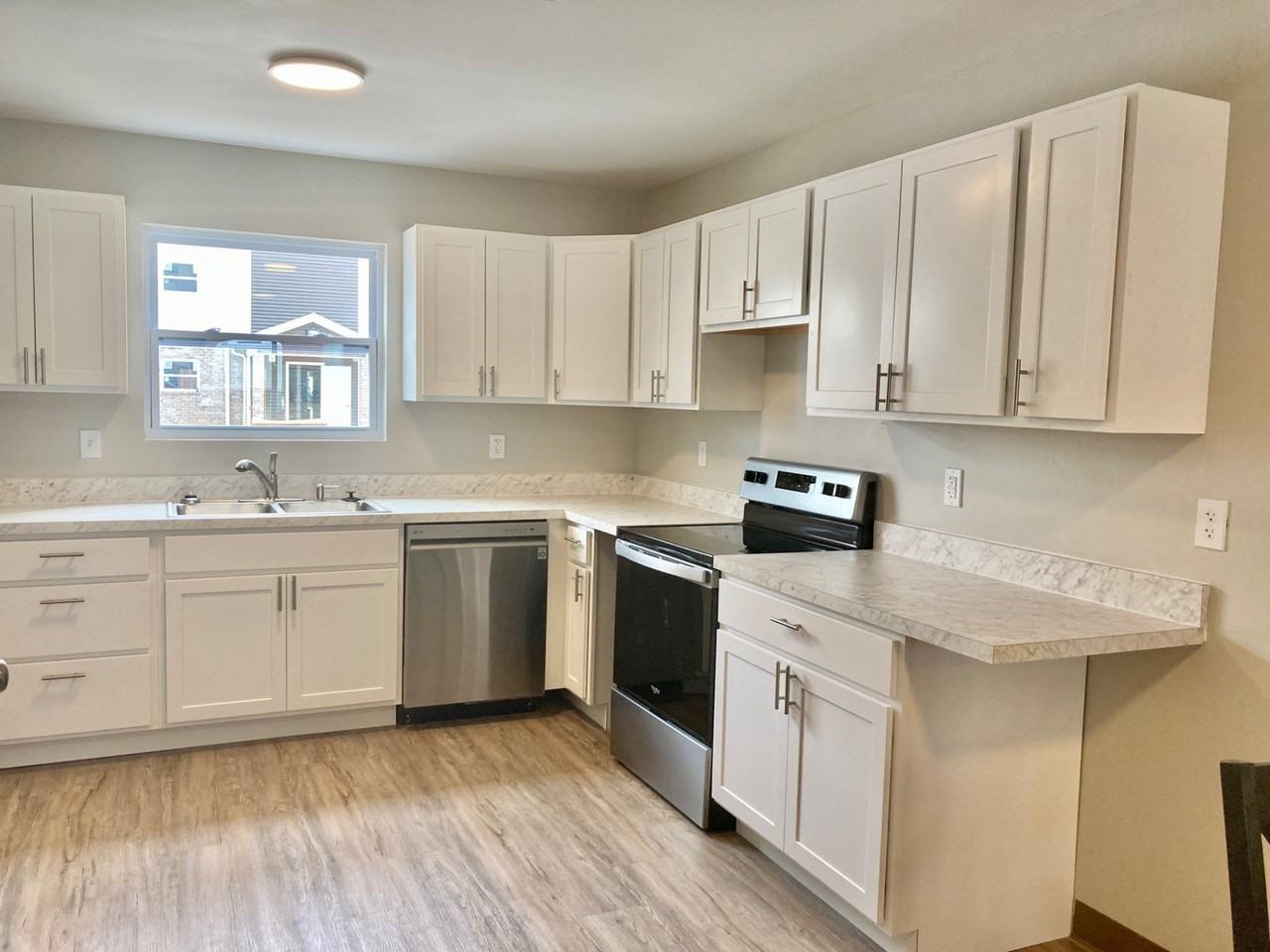439 7th St #201 - Photo 5 of 12