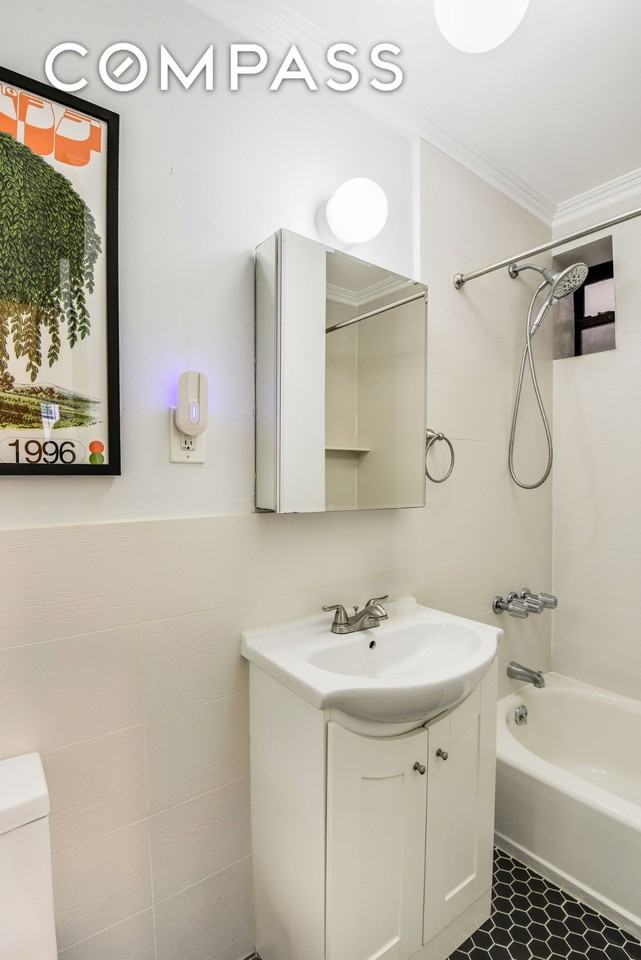 322 6th St #2 - Photo 6 of 9
