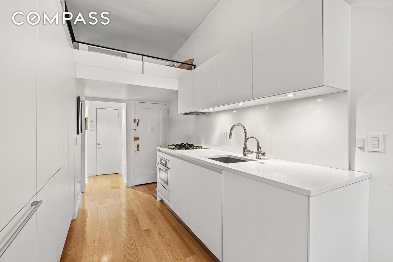 143 Sullivan St #16 - Photo 3 of 10