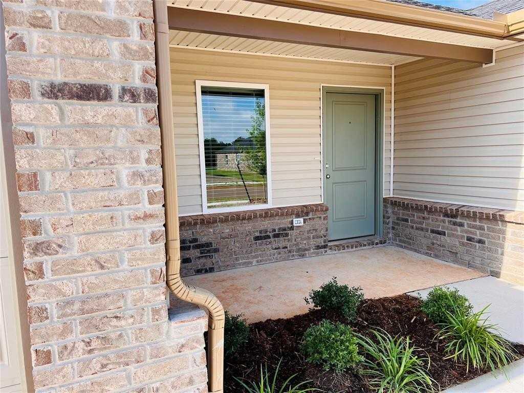 604 Hillsboro Dr - Photo 2 of 27