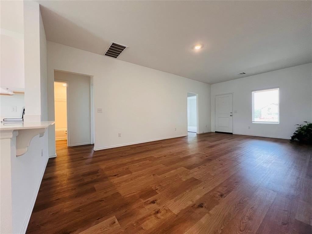 604 Hillsboro Dr - Photo 5 of 27
