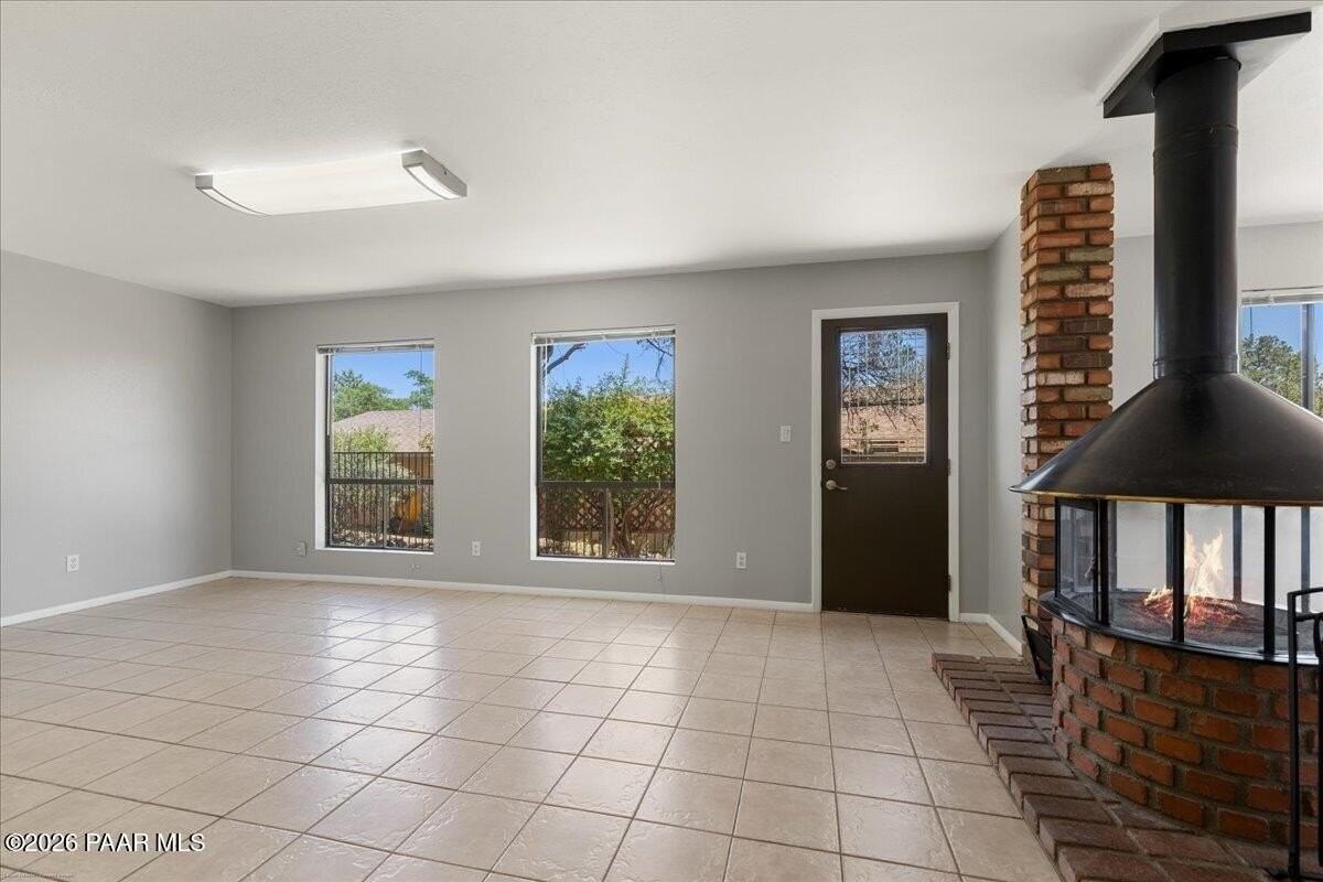 642 Sunrise Blvd - Photo 4 of 18