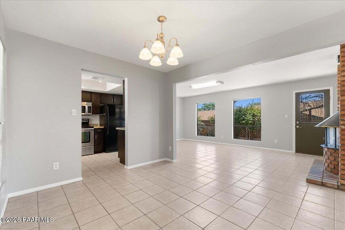 642 Sunrise Blvd - Photo 6 of 18