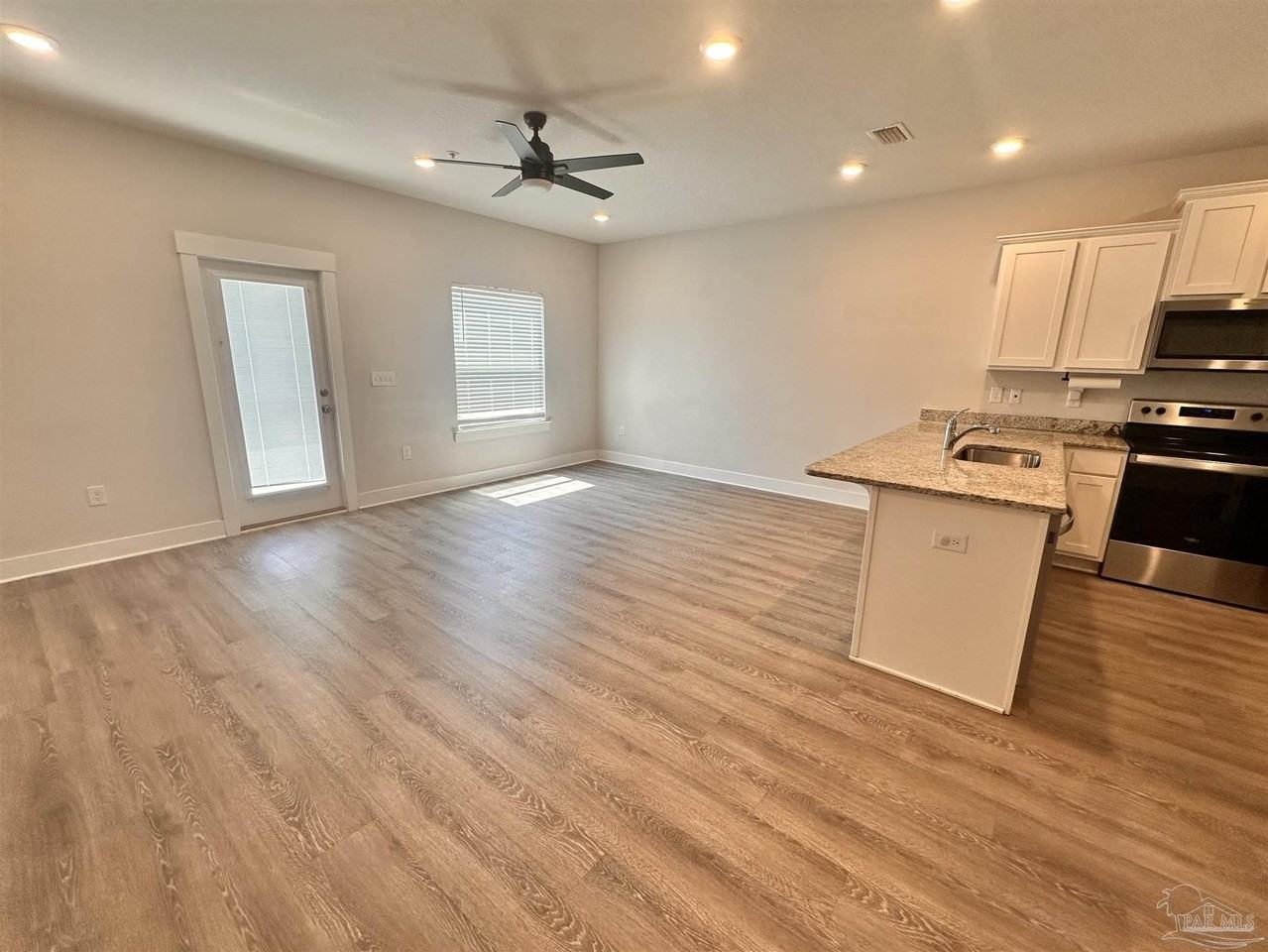 1542 Iroquois Ct - Photo 5 of 22