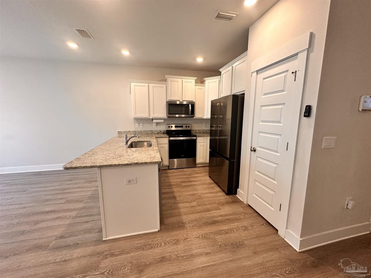 1542 Iroquois Ct - Photo 6 of 22