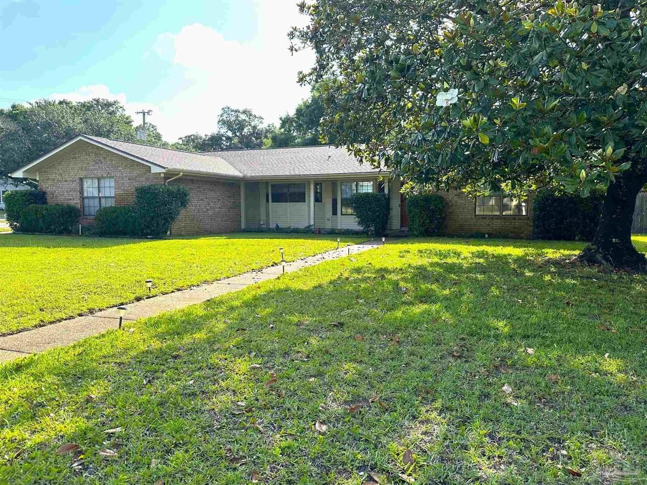 304 Arabian Dr - Photo 3 of 37