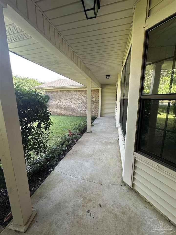 304 Arabian Dr - Photo 4 of 37