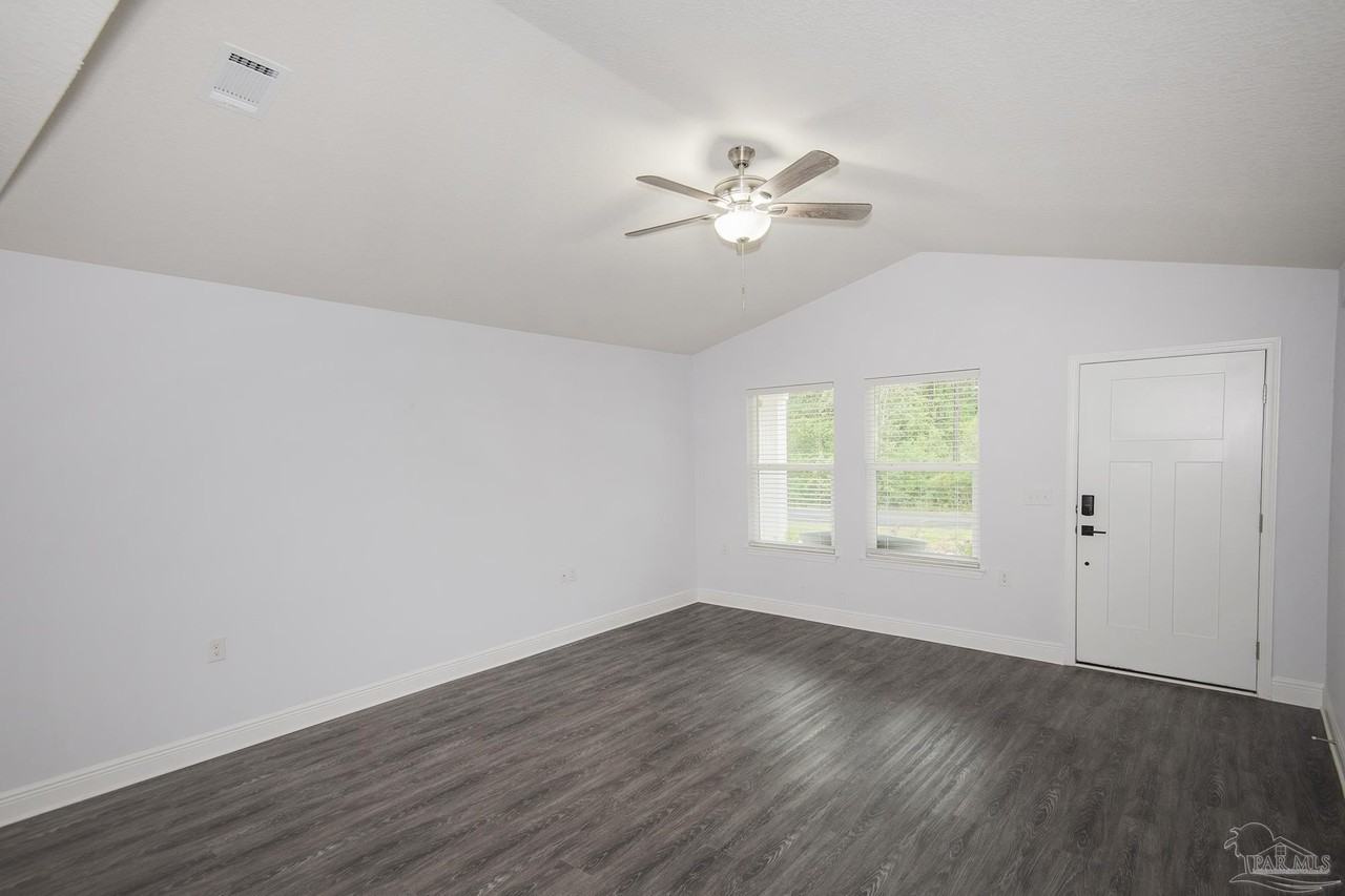 3304 Bonfire Dr - Photo 5 of 34