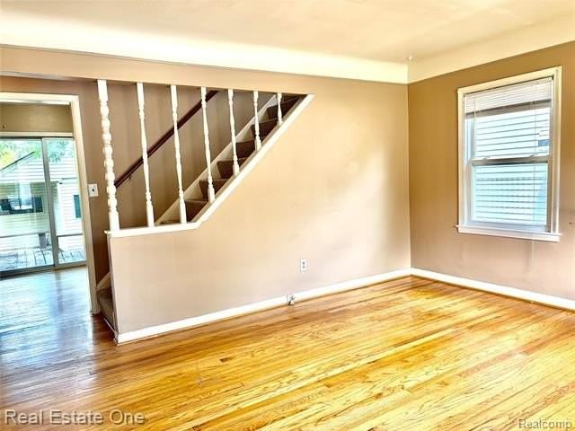 2027 Brockton Ave - Photo 2 of 16