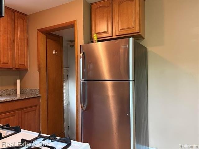 2027 Brockton Ave - Photo 6 of 16