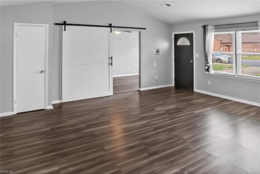 2315 Maltby Ave - Photo 4 of 11
