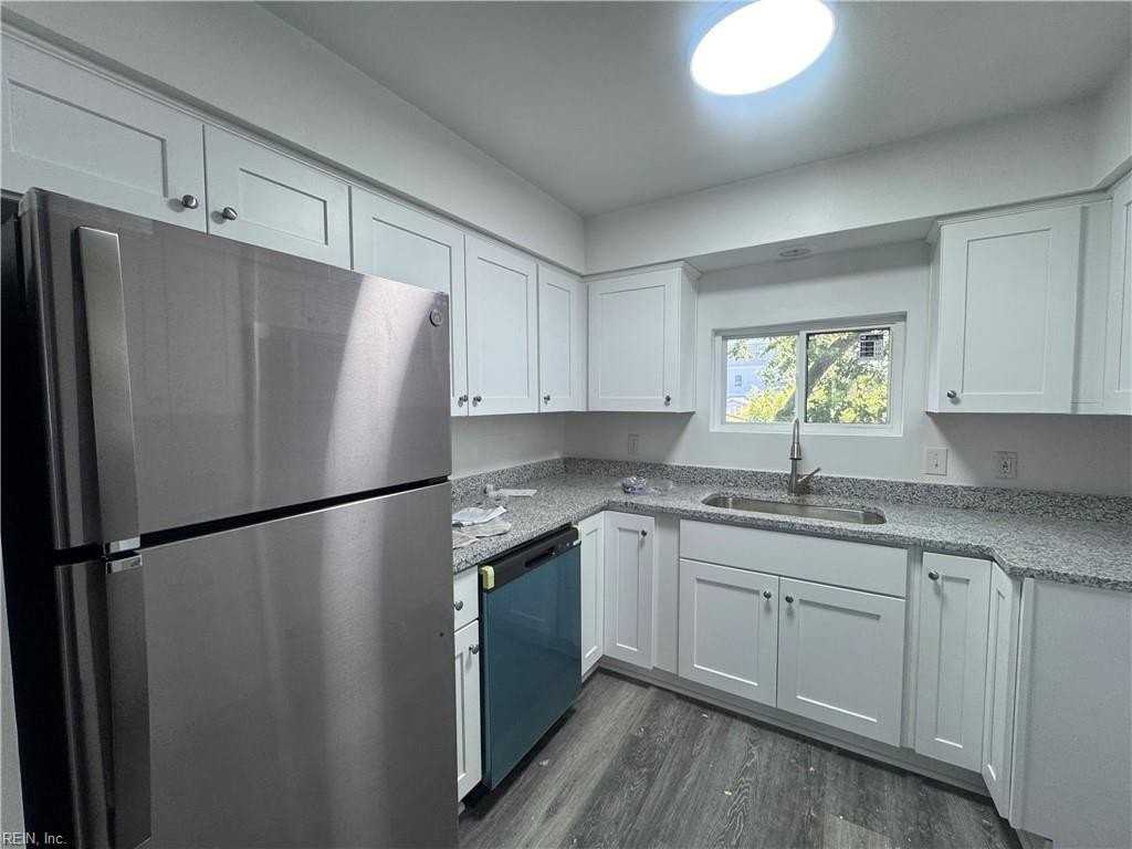 1125 Little Bay Ave #4 - Photo 3 of 9