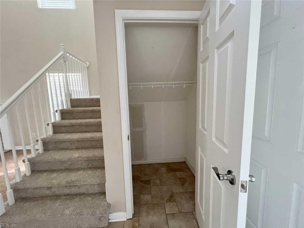 1812 Kempsville Crossing Ln - Photo 4 of 45