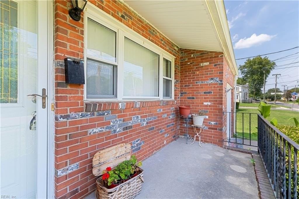 9507 Beaumont St - Photo 3 of 25