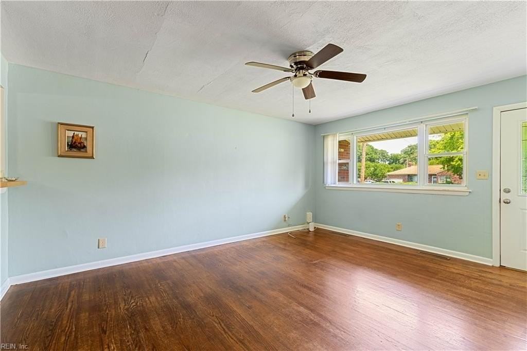 9507 Beaumont St - Photo 6 of 25