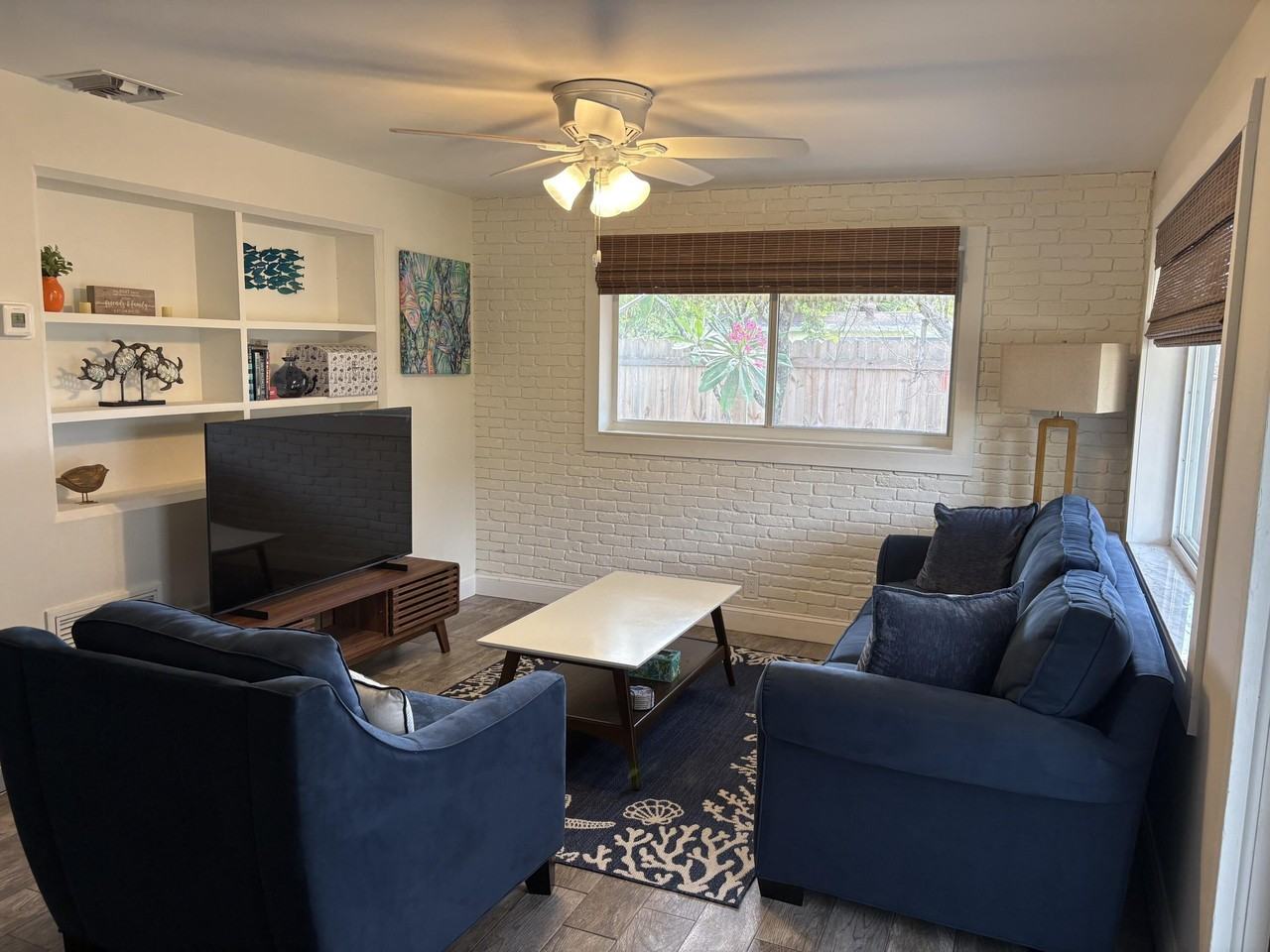 501 Sw 11th St #R - Photo 2 of 16