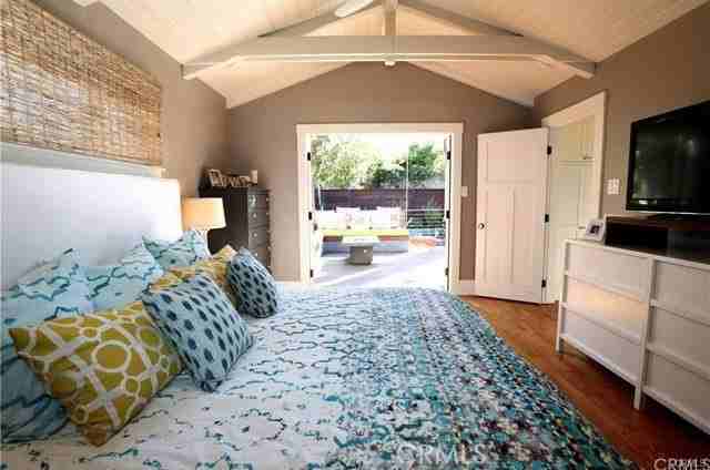 555 Bluebird Canyon Dr - Photo 3 of 6