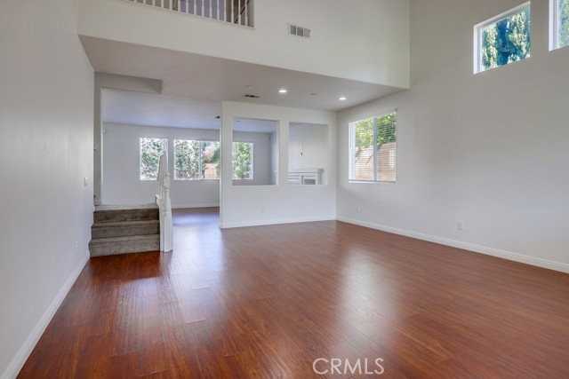 321 Riley Ct - Photo 4 of 8