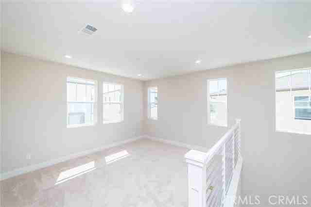 63 Harlow - Photo 6 of 8