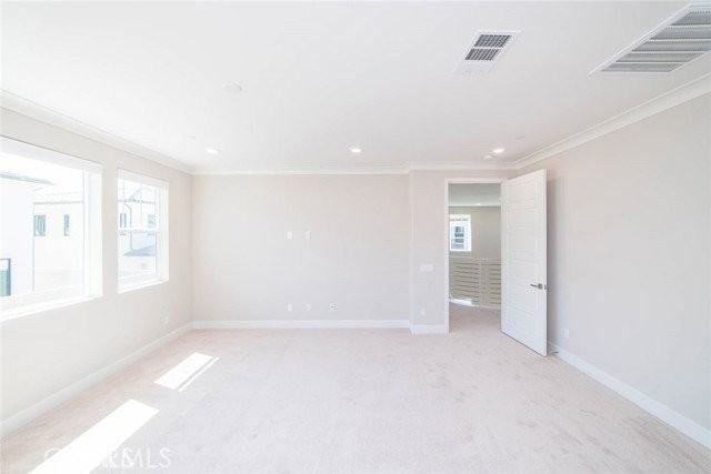 63 Harlow - Photo 7 of 8