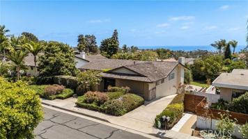 featured image of 2002 Entrada Paraiso