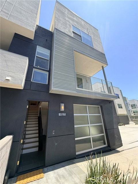 1527 Sullivan Ave - Photo 2 of 8
