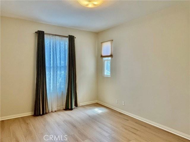 102 Chestnut Grv - Photo 2 of 8