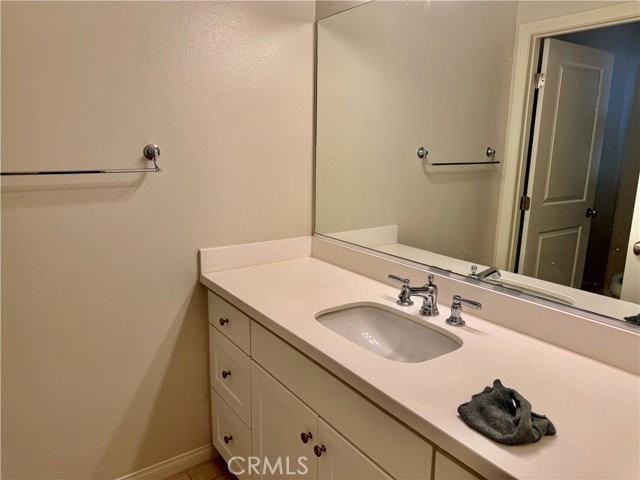 102 Chestnut Grv - Photo 5 of 8