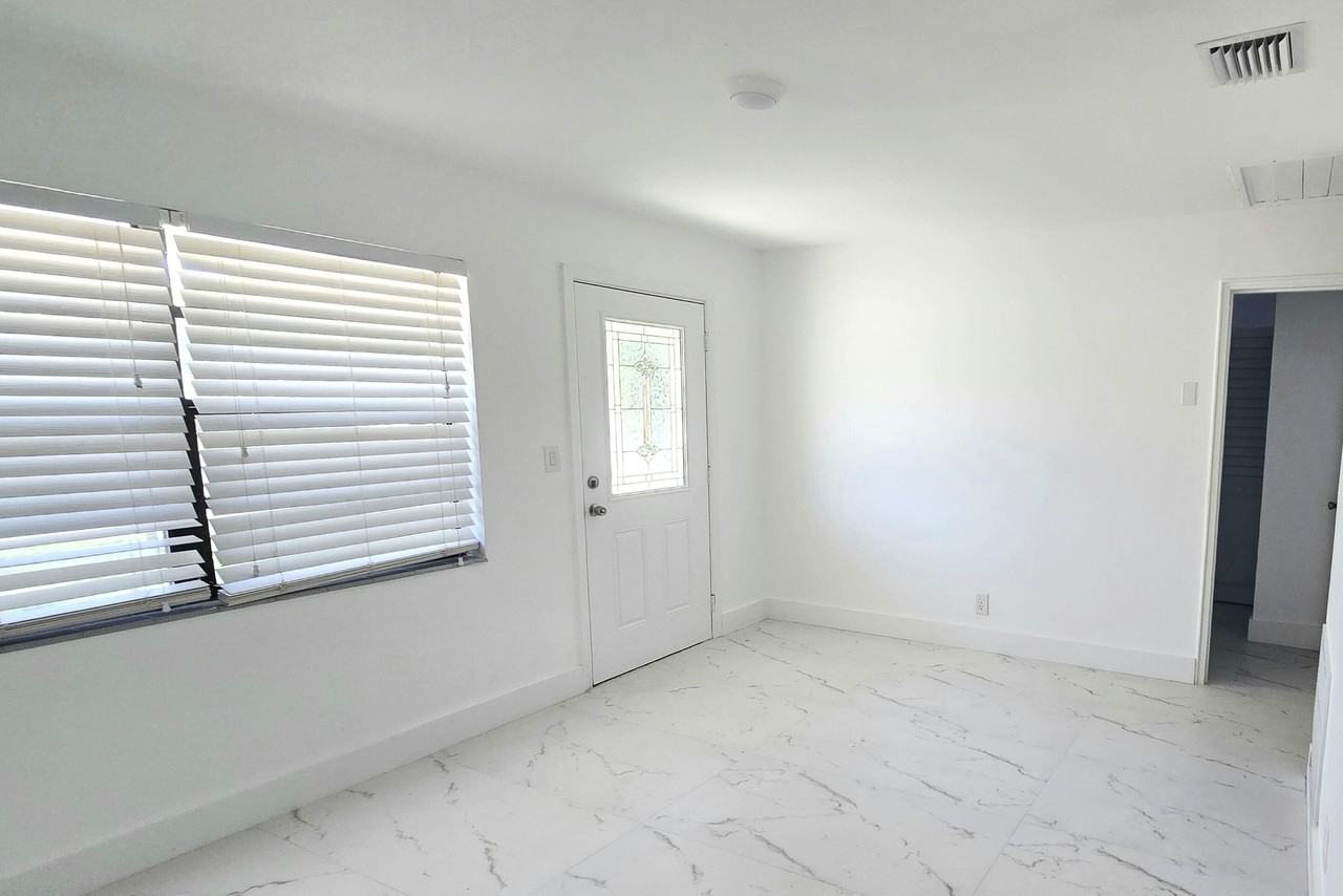 2849 Ne 13th Ave - Photo 2 of 10