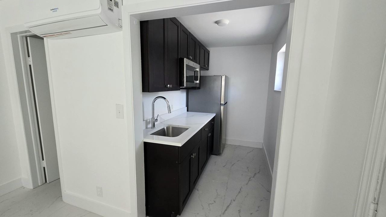2849 Ne 13th Ave - Photo 5 of 10