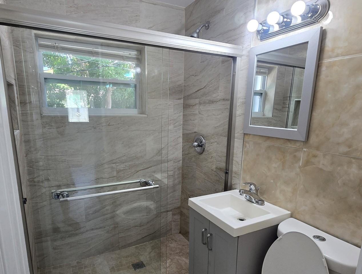 2849 Ne 13th Ave - Photo 7 of 10