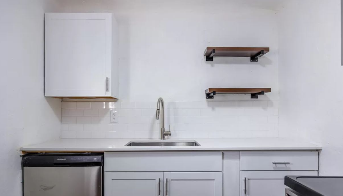 421 W 9th St #C - Photo 7 of 10