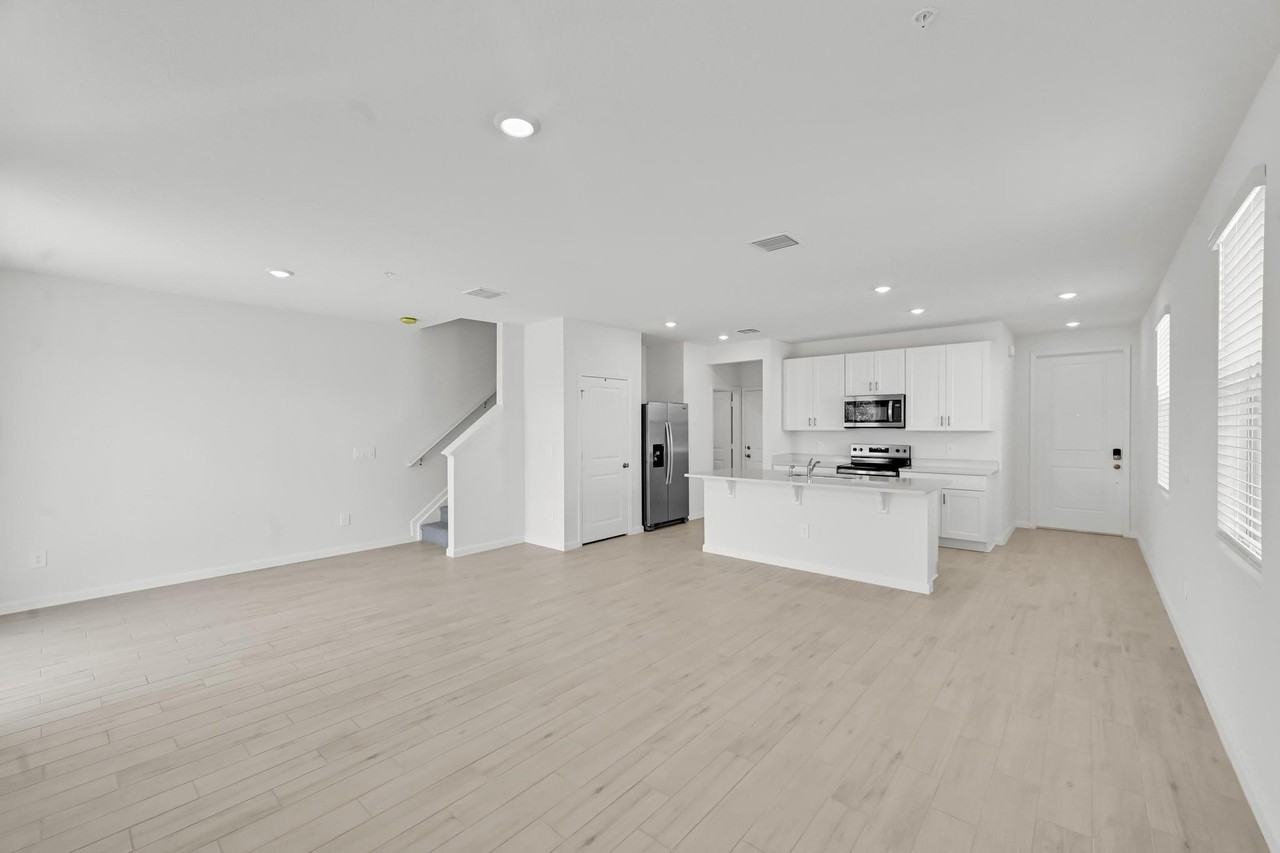 575 Salisbury Cir - Photo 4 of 38