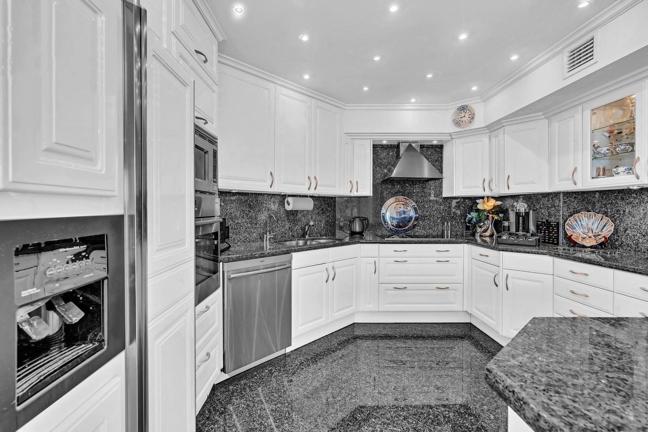 3320 W 90th St - Photo 6 of 47