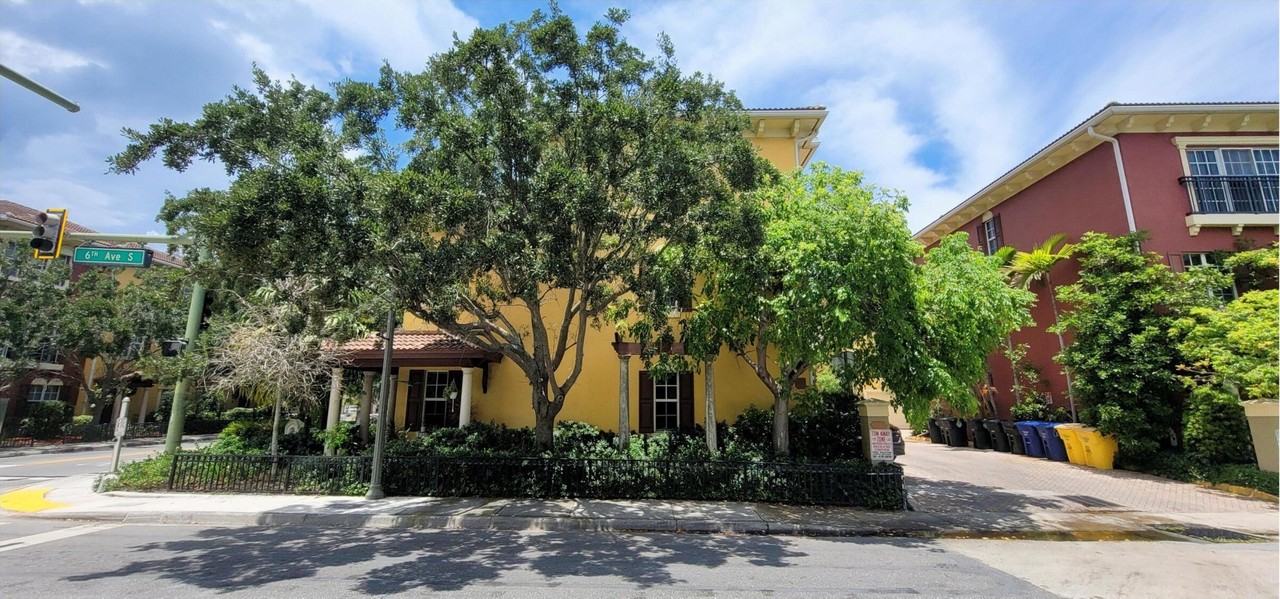 530 S Federal Hwy #8 - Photo 3 of 31