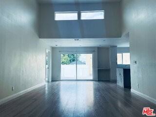 22131 Victory Blvd - Photo 4 of 8