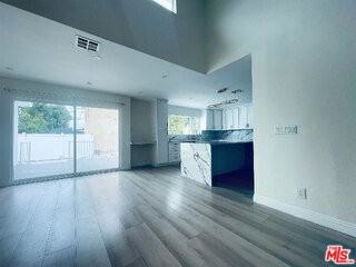 22131 Victory Blvd - Photo 6 of 8