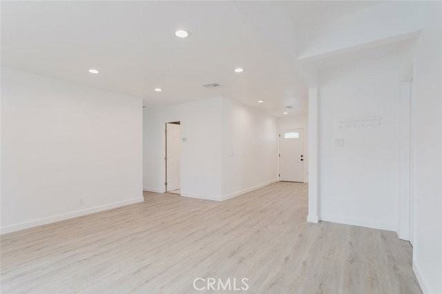 18308 Gresham St - Photo 6 of 7