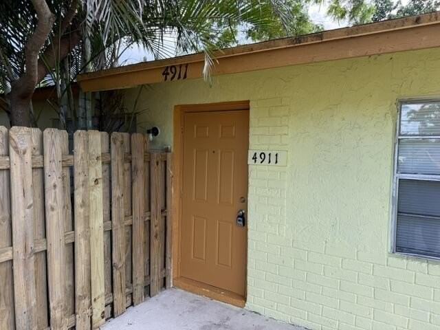 4911 Gulfstream Rd - Photo 2 of 17