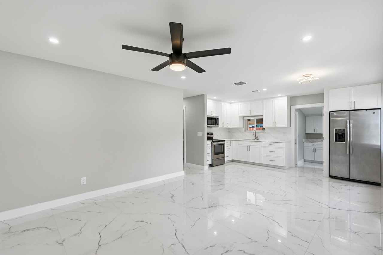 4380 Nw 59th Ct - Photo 5 of 22