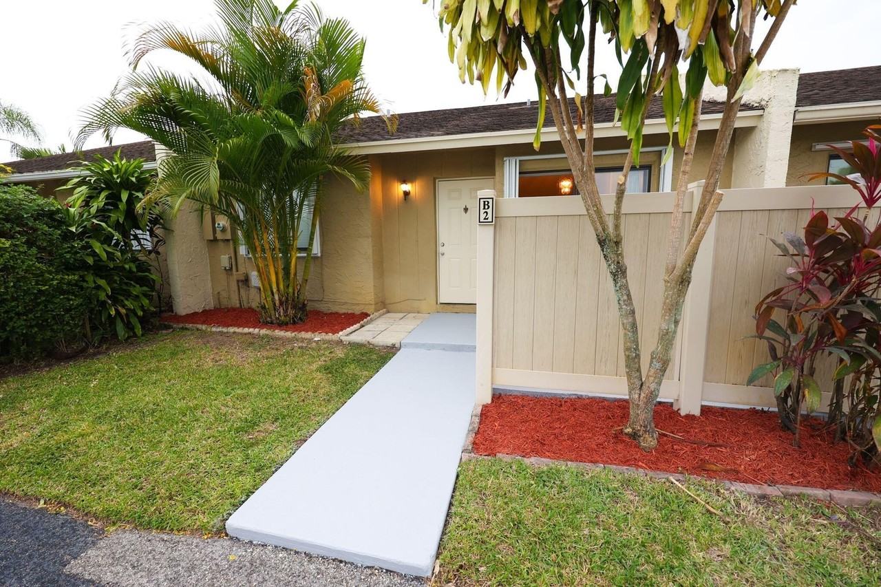 10127 Boca Bnd E #B2 - Photo 3 of 39