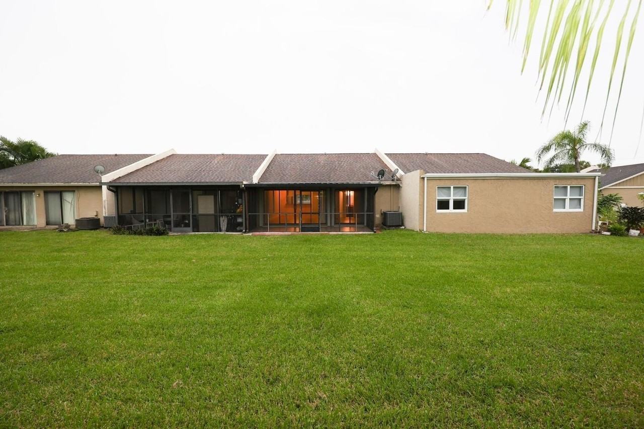 10127 Boca Bnd E #B2 - Photo 5 of 39