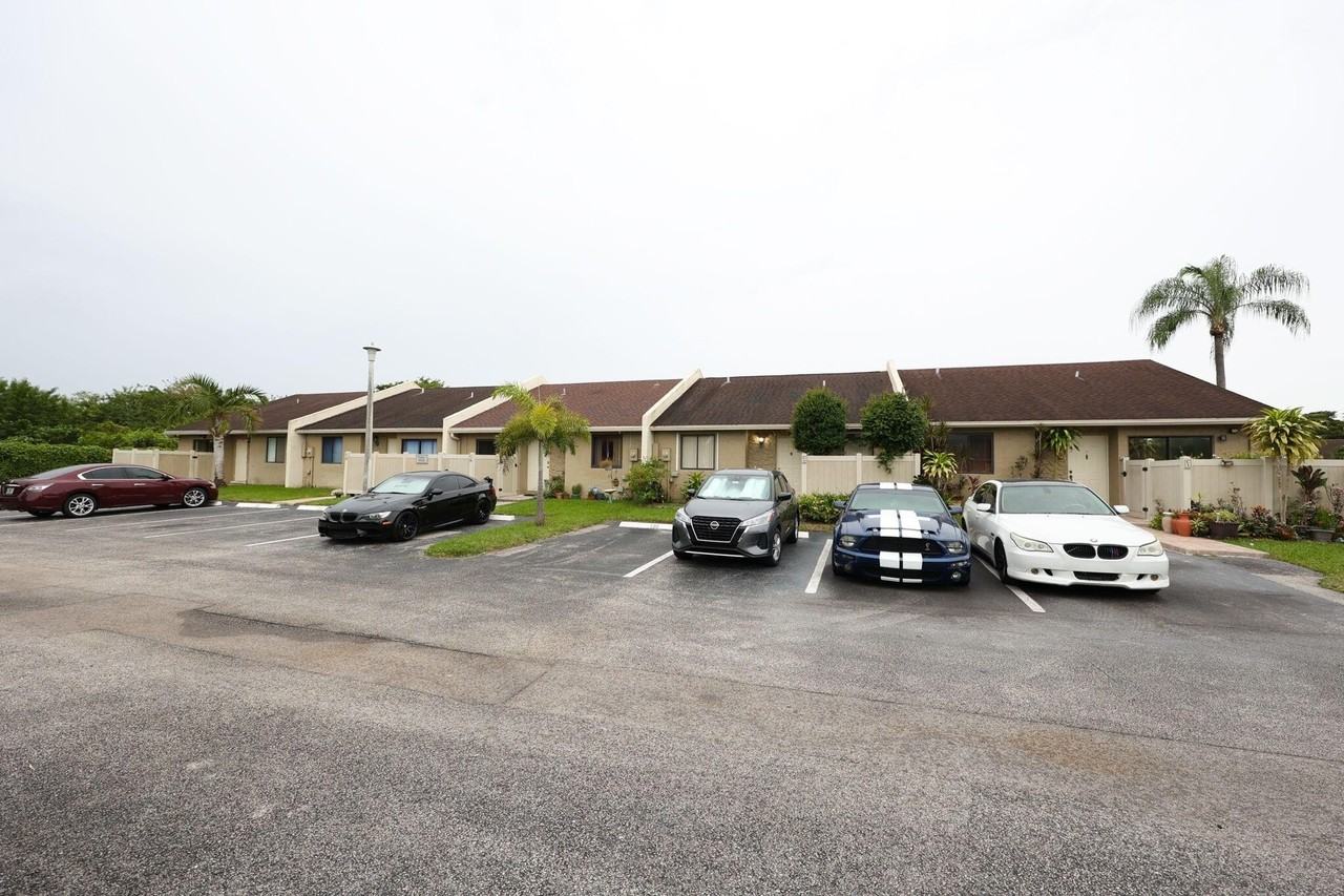 10127 Boca Bnd E #B2 - Photo 6 of 39